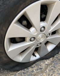 タイヤがパンクしてしまった